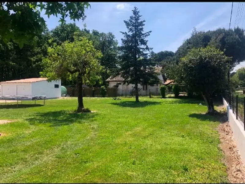 Terrain à bâtir, 780 m² - Lesparre-Médoc (33340)