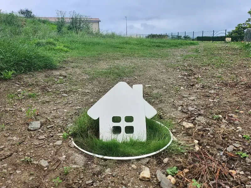 Terrain à bâtir, 440 m² - Vaulx-en-Velin (69120)