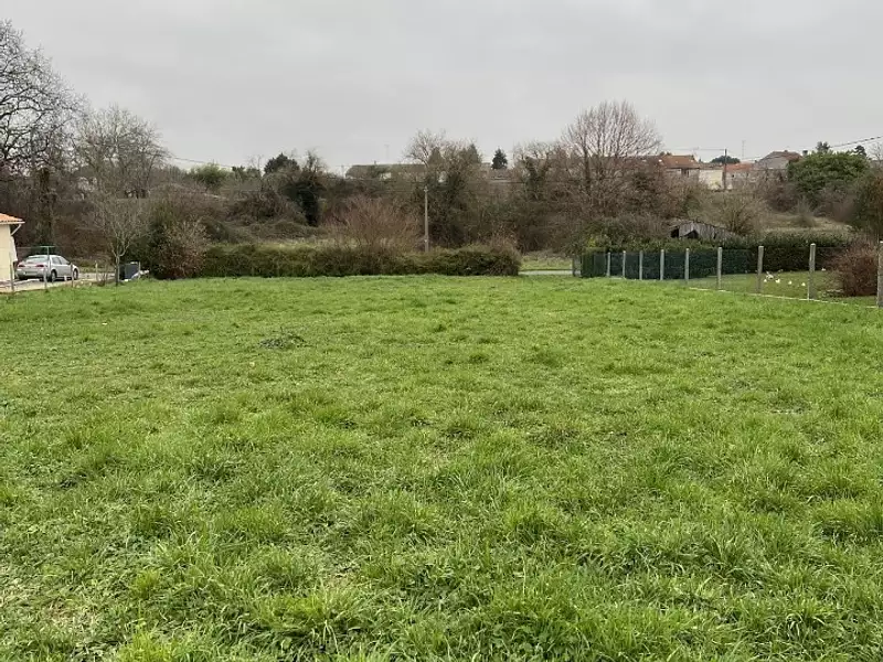 Terrain à bâtir, 756 m² - Montlieu-la-Garde (17210)