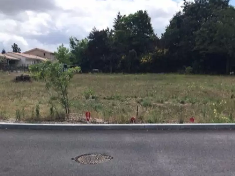 Terrain à bâtir, 660 m² - Saint-Médard-en-Jalles (33160)
