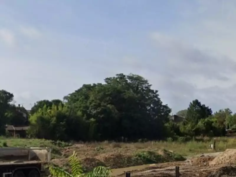 Terrain à bâtir, 370 m² - Cadillac (33410)