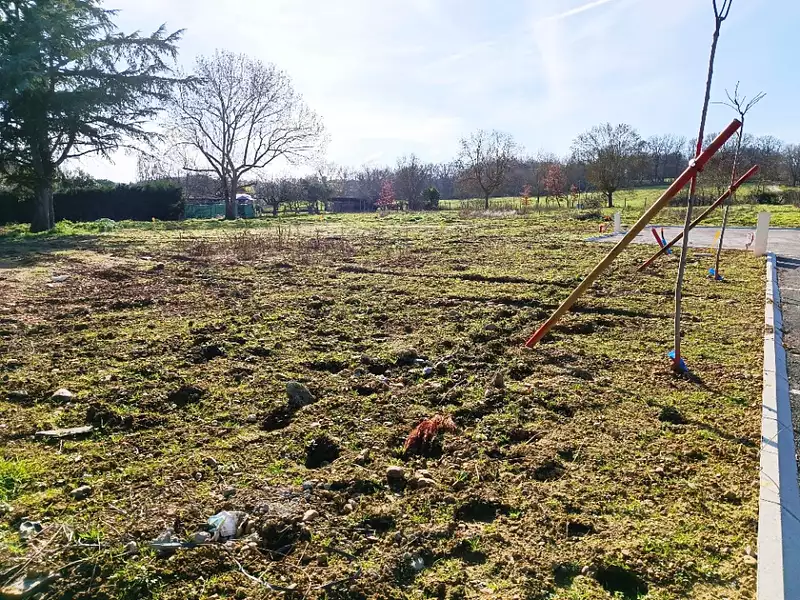 Terrain à bâtir, 700 m² - Muret (31600)