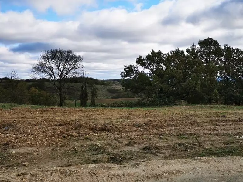 Terrain à bâtir, 813 m² - Castelnau-de-Montmiral (81140)