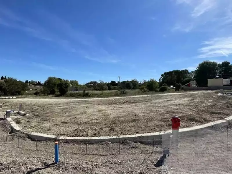 Terrain à bâtir, 704 m² - Cruzy (34310)