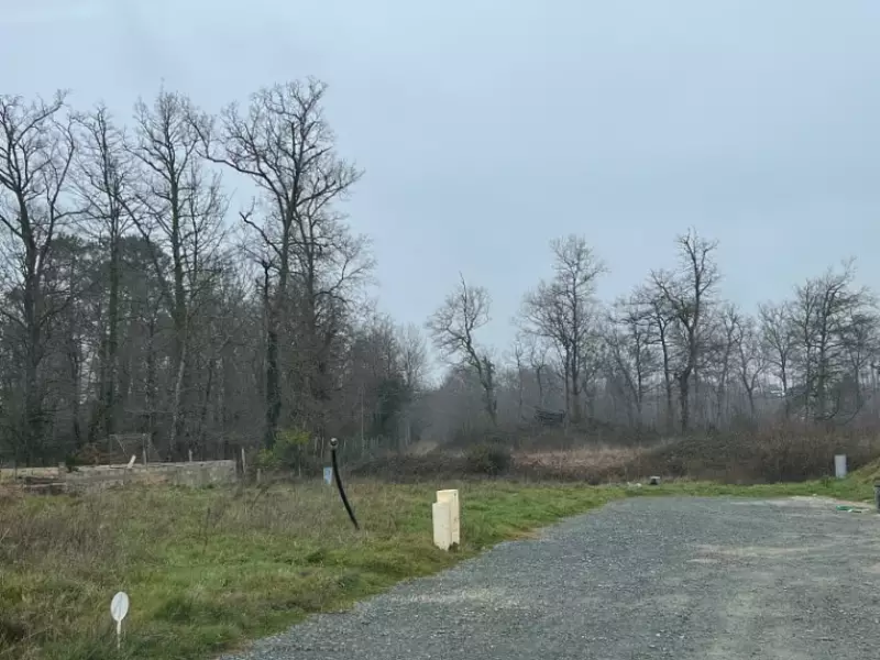 Terrain à bâtir, 700 m² - Léognan (33850)