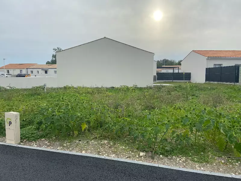Terrain à bâtir, 260 m² - Semussac (17120)