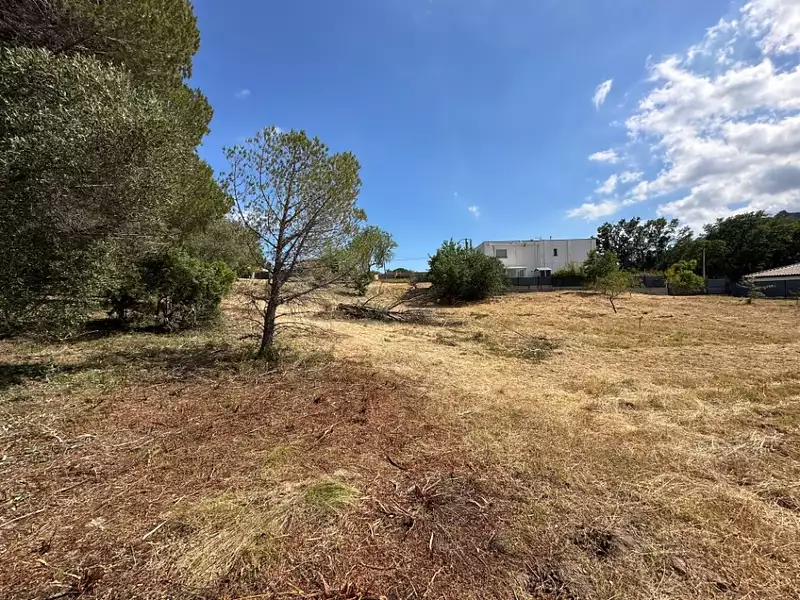 Terrain à bâtir, 887 m² - Roquebrune-sur-Argens (83520)
