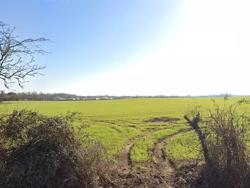 Terrain à bâtir, 410 m² - Anais (17540)