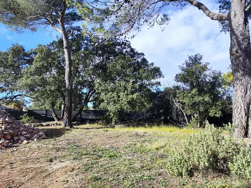 Terrain à bâtir, 820 m² - Néoules (83136)