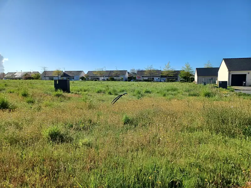 Terrain à bâtir, 850 m² - Allonnes (49650)