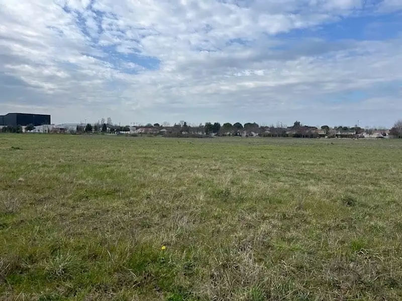 Terrain à bâtir, 402 m² - Châteaubernard (16100)