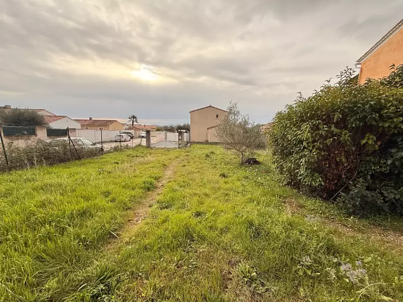 Terrain à bâtir, 500 m² - Solliès-Pont (83210)