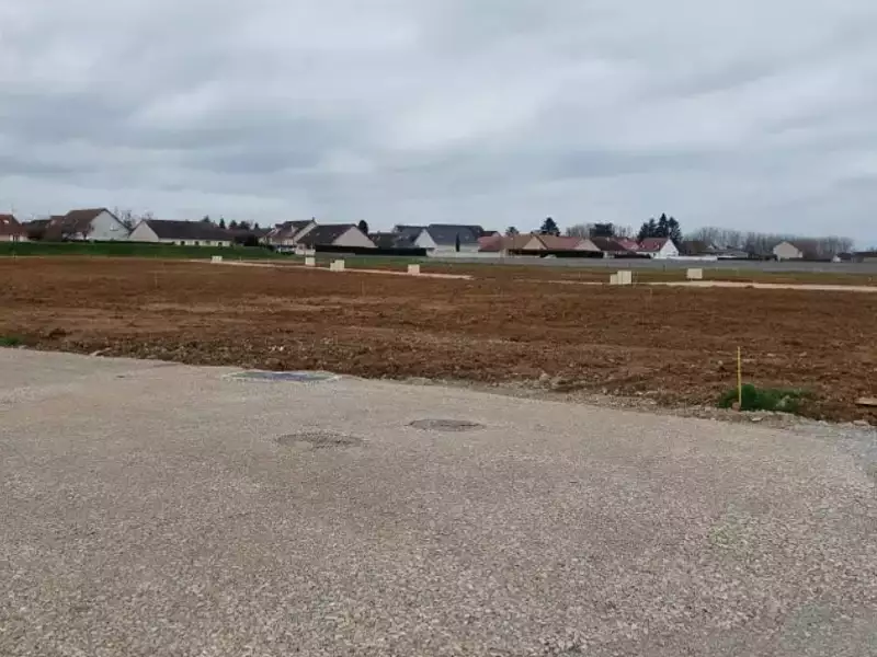 Terrain à bâtir, 738 m² - Crissey (71530)