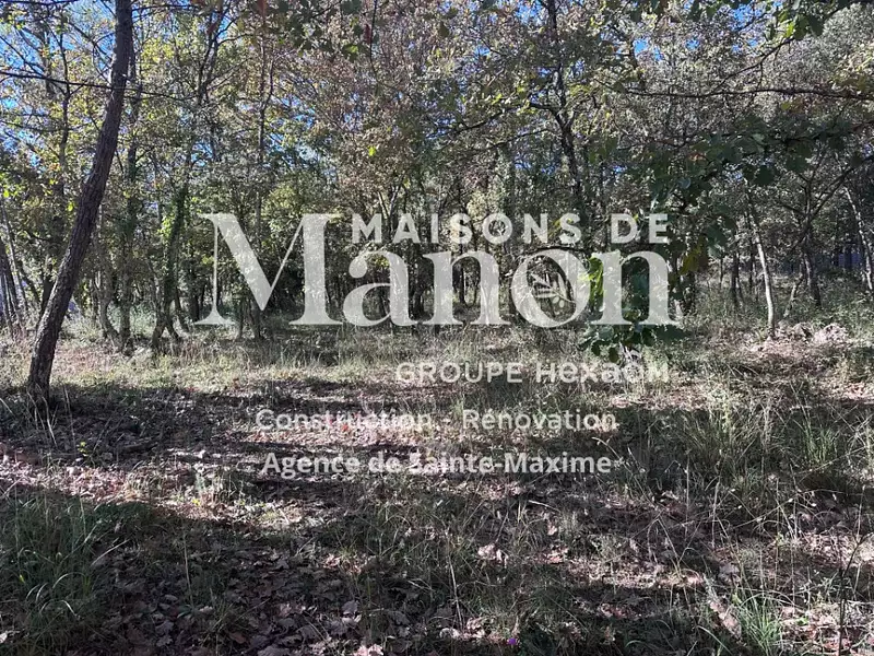 Terrain à bâtir, 700 m² - Trans-en-Provence (83720)