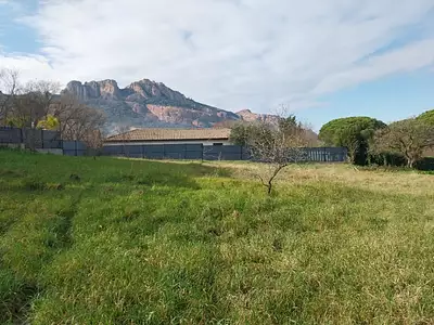 Terrain à bâtir, 692 m²