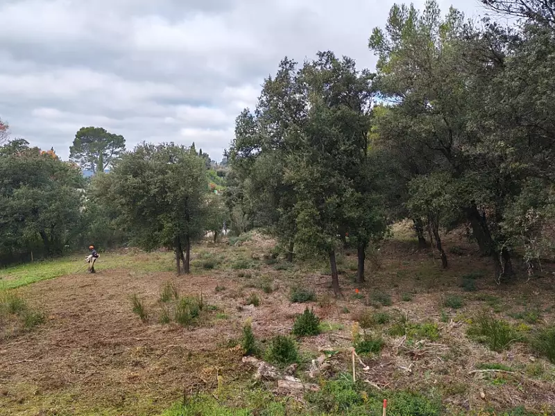 Terrain à bâtir, 930 m² - Taradeau (83460)