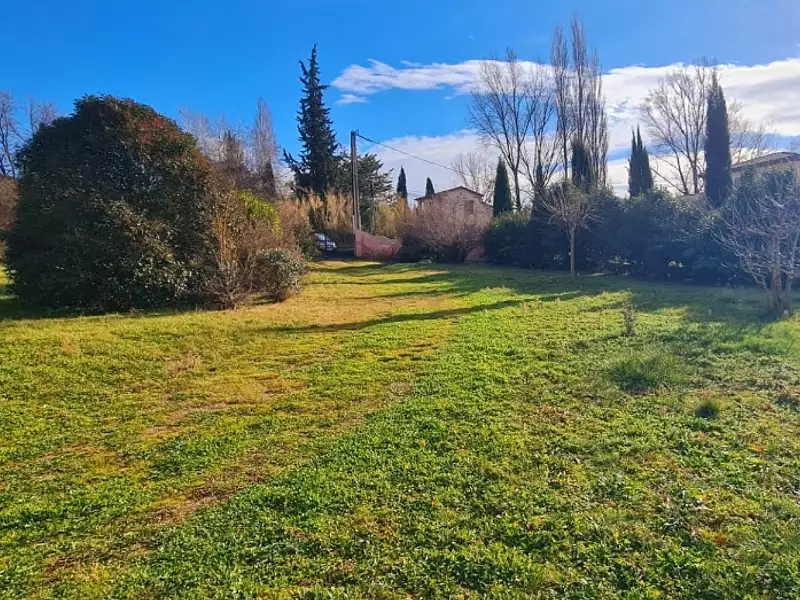 Terrain à bâtir, 1 063 m² - Villecroze (83690)