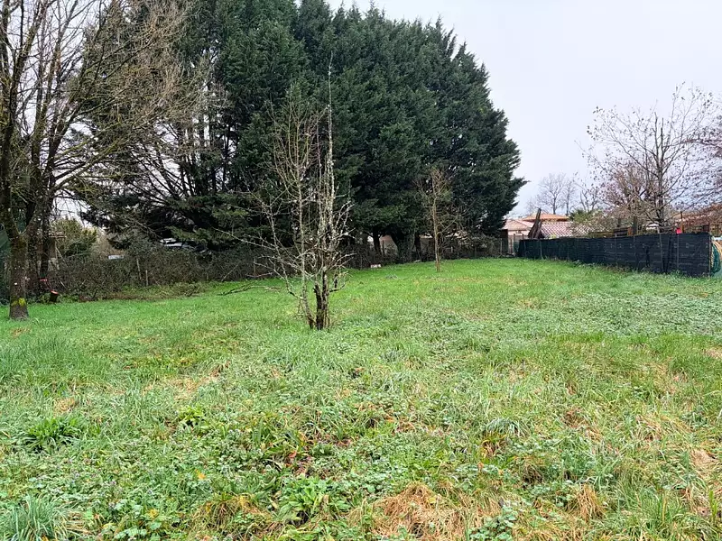 Terrain à bâtir, 644 m² - Moulis-en-Médoc (33480)