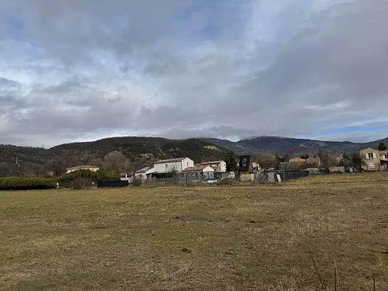 Terrain à bâtir, 1 375 m² - Digne-les-Bains (04000)
