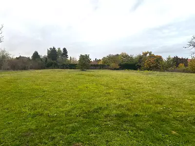 Terrain à bâtir, 2 100 m²