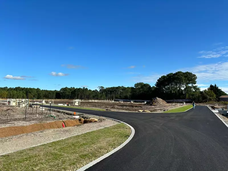 Terrain à bâtir, 600 m² - Landiras (33720)