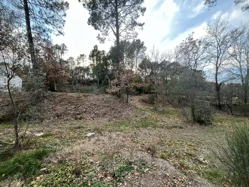 Terrain à bâtir, 1 041 m² - Salernes (83690)