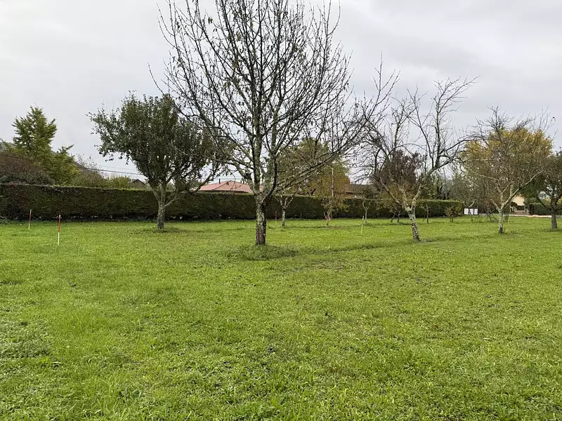Terrain à bâtir, 750 m² - Saint-Cyprien (24220)