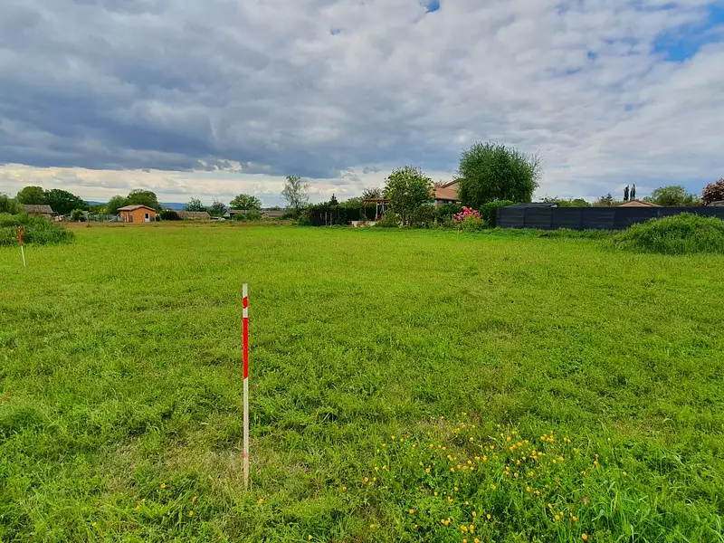 Terrain à bâtir, 800 m² - Saint-André-de-Bâgé (01380)