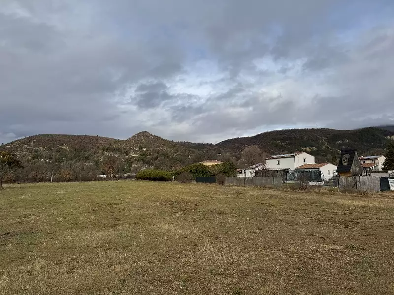 Terrain à bâtir, 1 248 m² - Digne-les-Bains (04000)