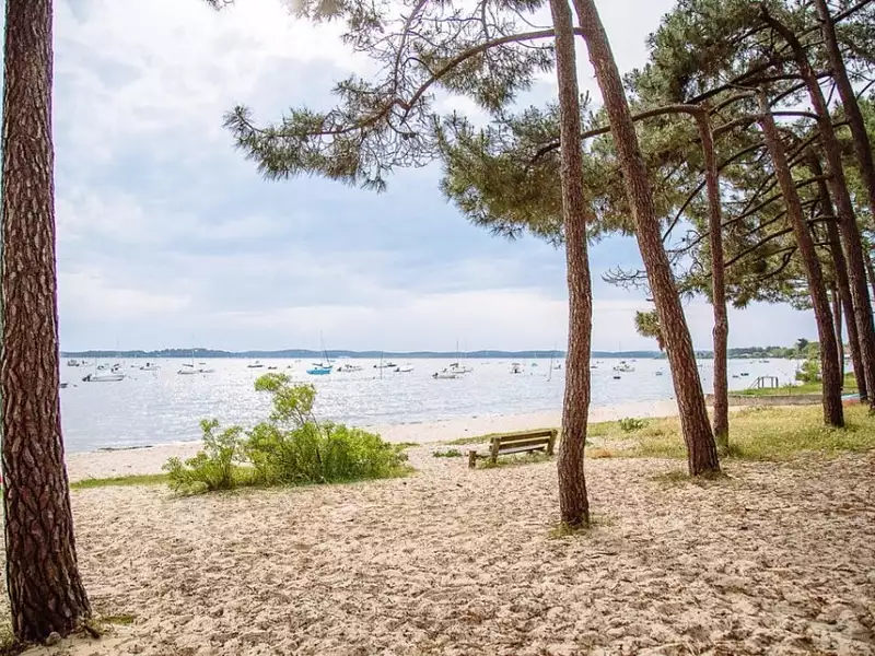 Terrain à bâtir, 670 m² - Arès (33740)