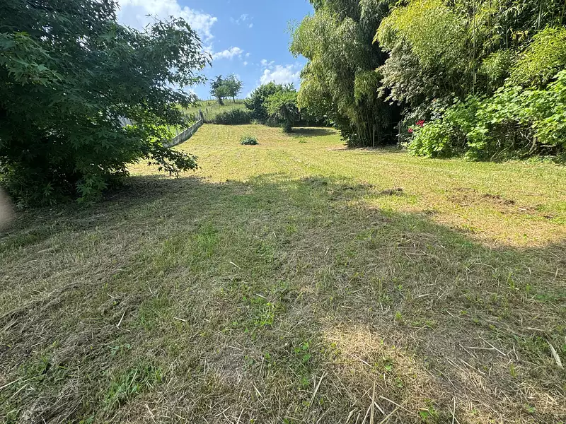 Terrain à bâtir, 700 m² - Dolomieu (38110)