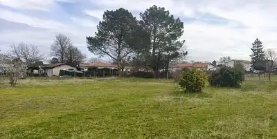 Terrain à bâtir, 700 m²