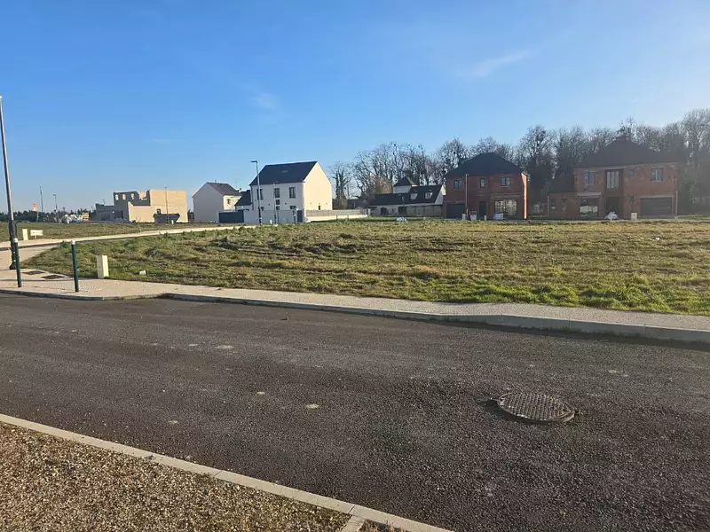 Terrain à bâtir, 300 m² - Le Plessis-Belleville (60330)