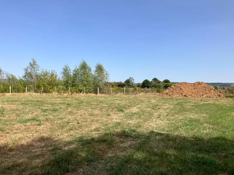 Terrain à bâtir, 544 m² - Arpajon-sur-Cère (15130)
