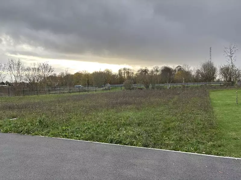 Terrain à bâtir, 1 500 m² - Flixecourt (80420)