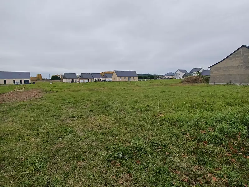 Terrain à bâtir, 663 m² - Allonnes (49650)