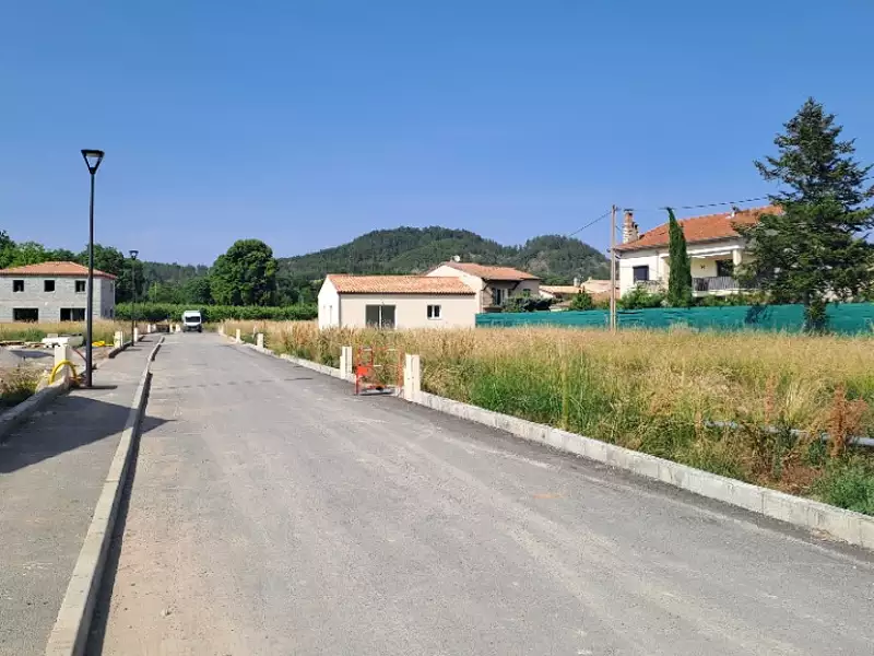 Terrain à bâtir, 339 m² - Laragne-Montéglin (05300)