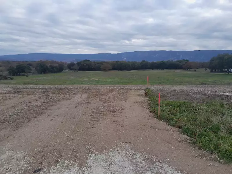 Terrain à bâtir, 500 m² - Maubec (84660)