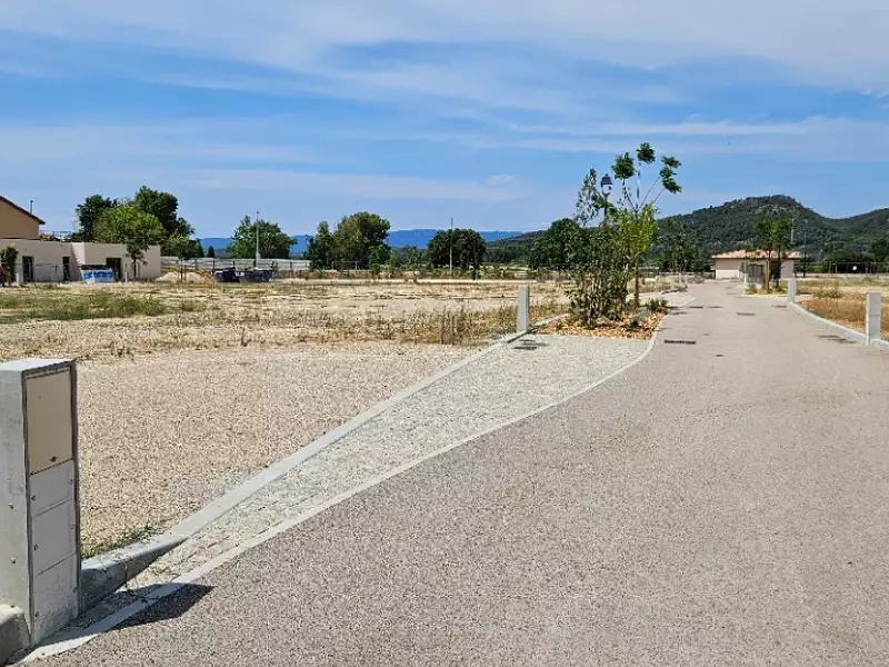Terrain à bâtir, 354 m² - Peyrolles-en-Provence (13860)