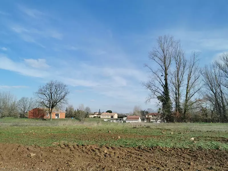 Terrain à bâtir, 711 m² - Lisle-sur-Tarn (81310)