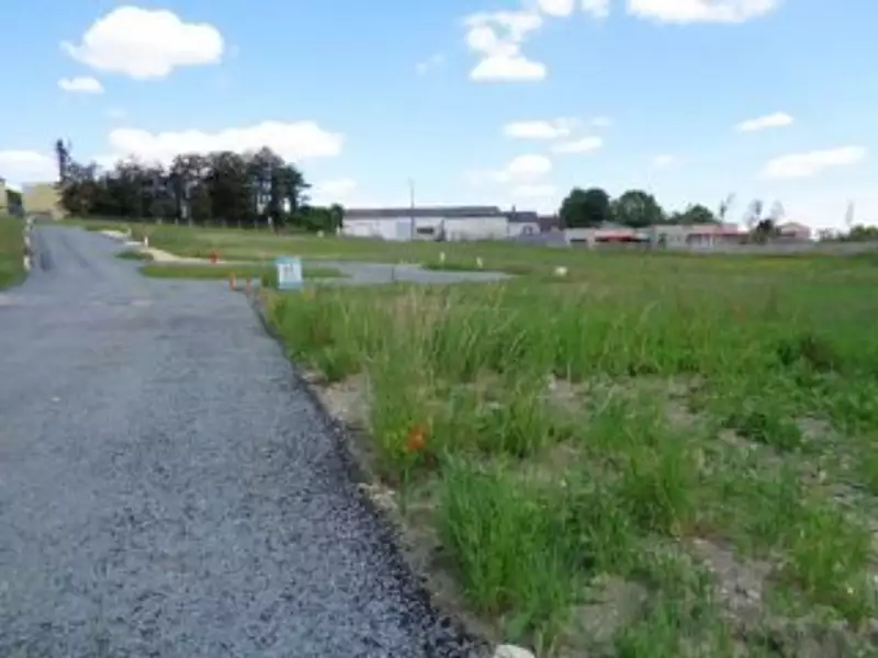 Terrain à bâtir, 407 m² - Saint-Martin-la-Pallu (86380)