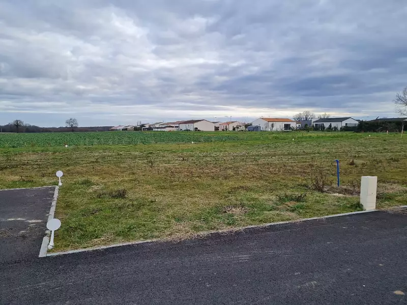 Terrain à bâtir, 400 m² - Corme-Royal (17600)