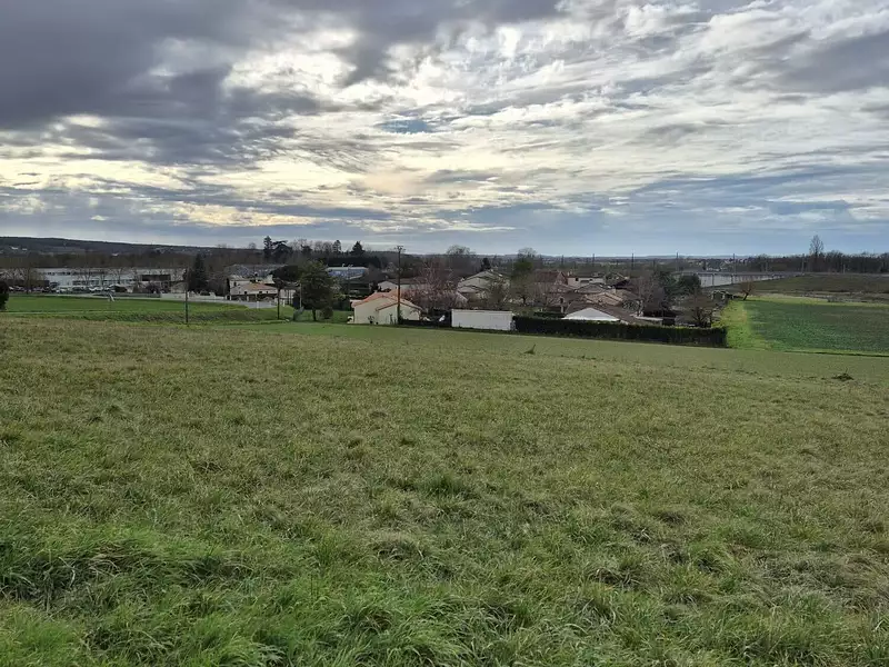 Terrain à bâtir, 1 267 m² - La Couronne (16400)