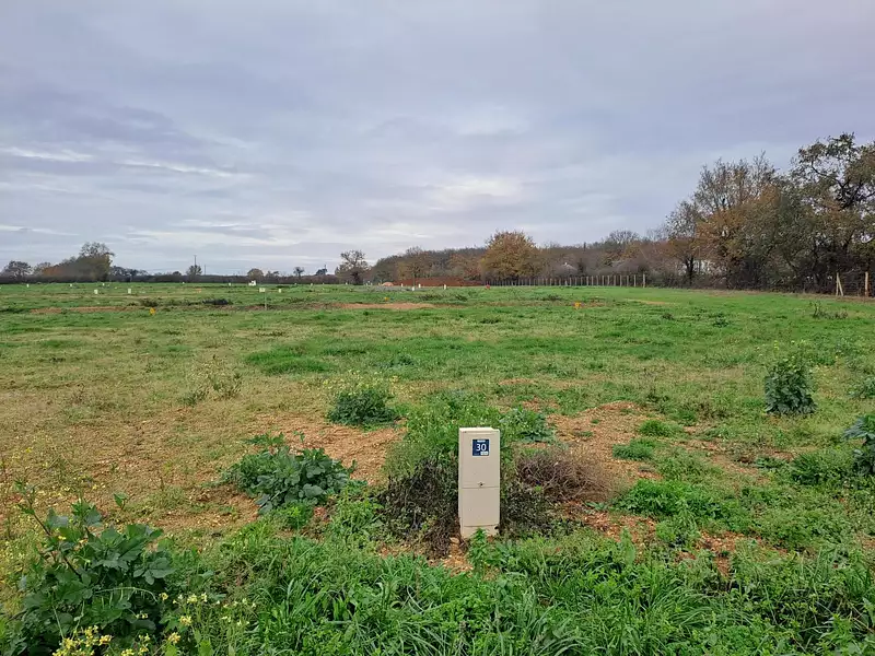 Terrain à bâtir, 430 m² - Feneu (49460)