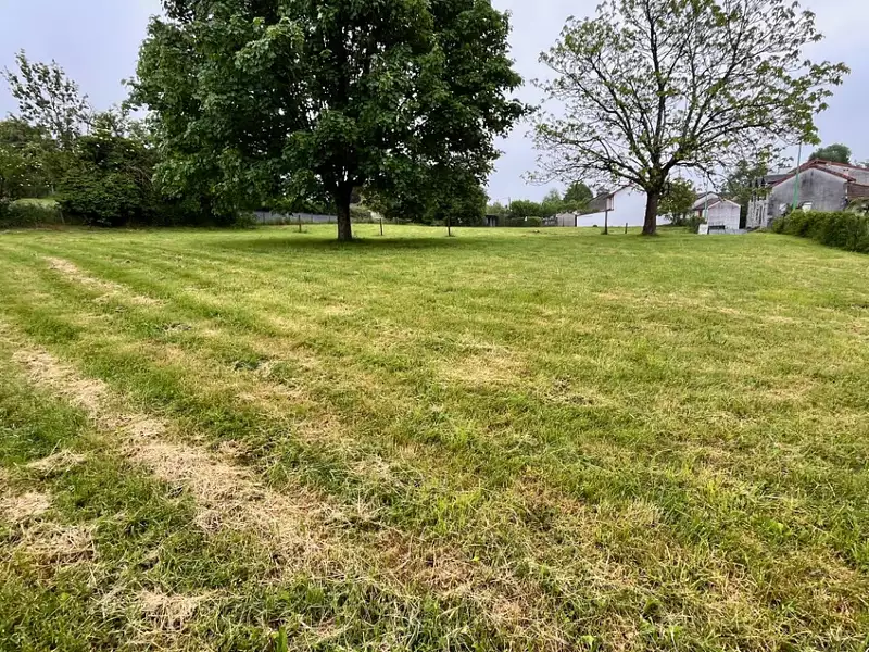 Terrain à bâtir, 1 032 m² - Jussac (15250)