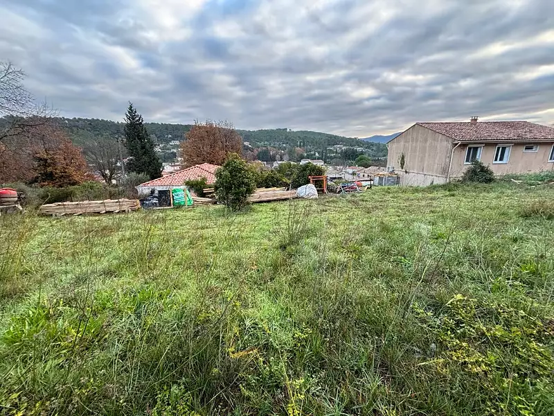 Terrain à bâtir, 400 m² - Puget-Ville (83390)