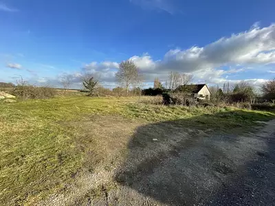 Terrain à bâtir, 1 800 m²