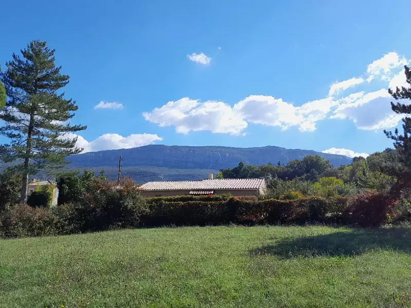 Terrain à bâtir, 1 100 m² - Nans-les-Pins (83860)