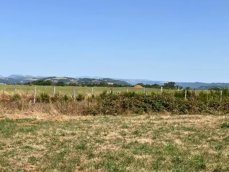 Terrain à bâtir, 541 m² - Arpajon-sur-Cère (15130)