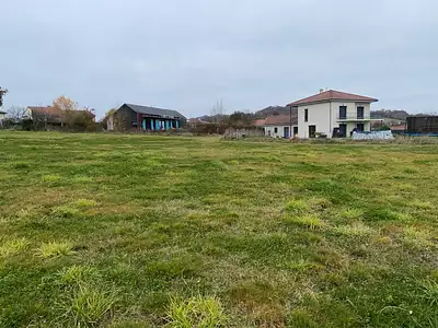 Terrain à bâtir, 3 240 m²